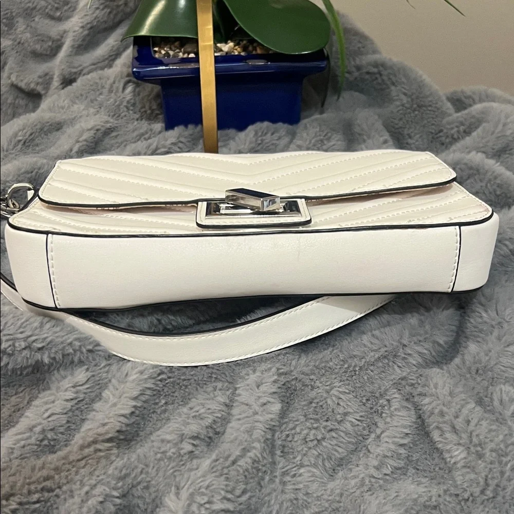 Aldo White Chevron Shoulder Bag with Tassel GUC retail $40 - Picture 8 of 12